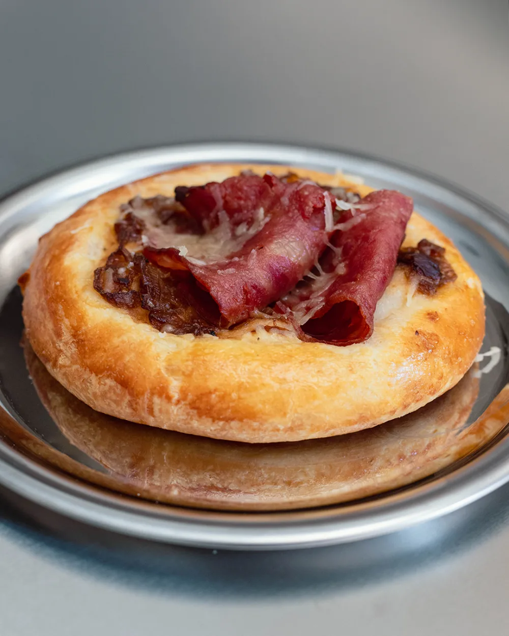 Füme Kaburgalı Eski Kaşarlı Brioche